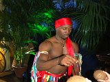 Das Highlight, traditionelles Kokosnuss öffnen zur Begrüßung ihrer Gäste (10).JPG